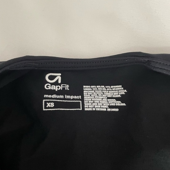 Old Navy Active Powersoft Print Crop Leggings in Small. GapFit Strappy Top in XS - Picture 15 of 16